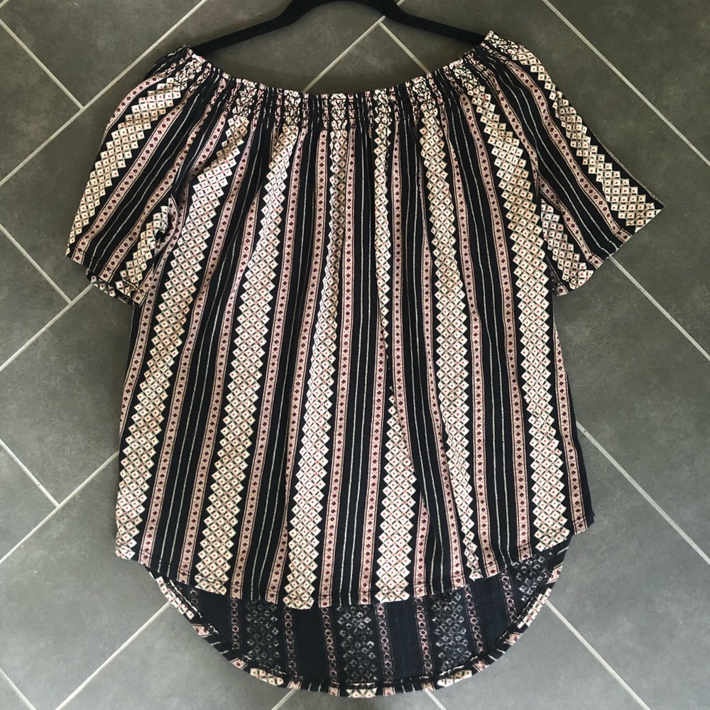 LOFT off-the-shoulder top, size Small